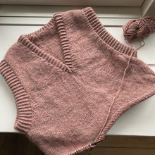 Load image into Gallery viewer, Bare En Vest V-neck