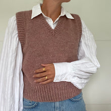 Load image into Gallery viewer, Bare En Vest V-neck