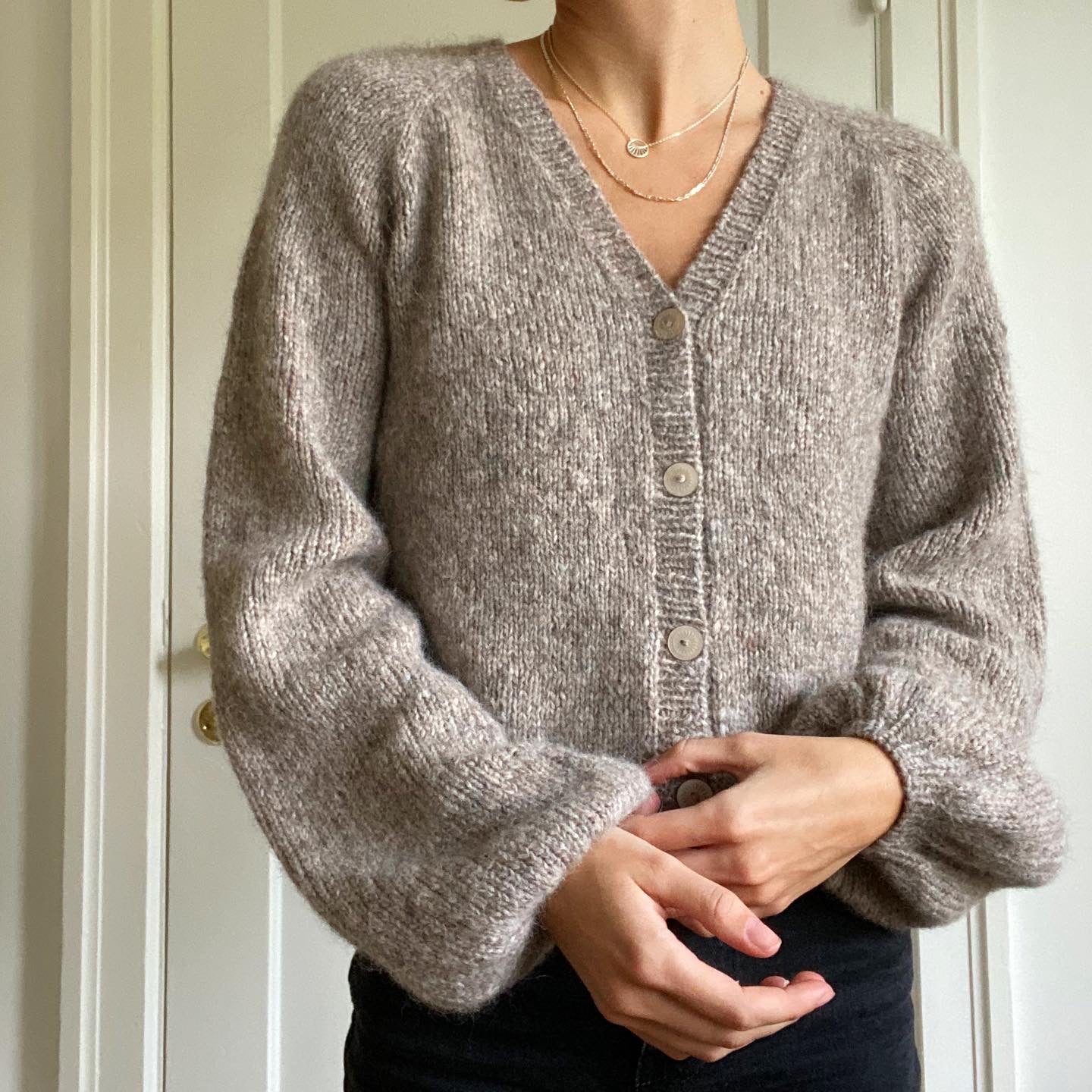 knitting THAT cloud cardigan for $10 ☁️💅